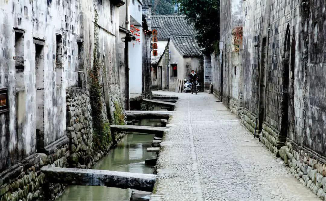 日本人18岁成年,为何参加成人式的却多为20岁?